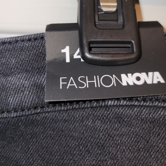 ***SOLD***Fashion Nova Boyfriend Jeans - Picture 5 of 6